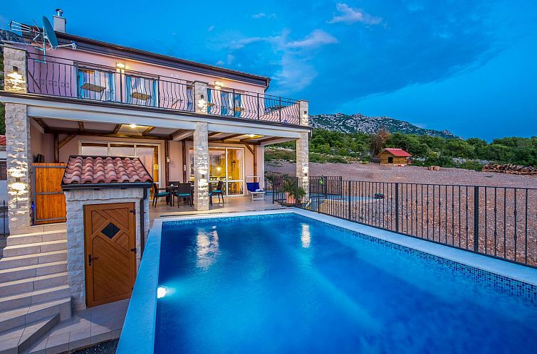 Vakantiehuis Meerblick Ferienvilla Haus Lucija mit Pool