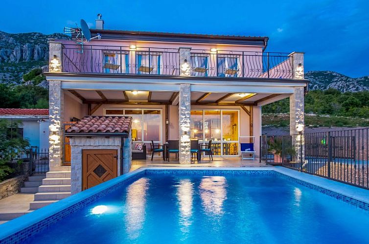 Vakantiehuis Meerblick Ferienvilla Haus Lucija mit Pool