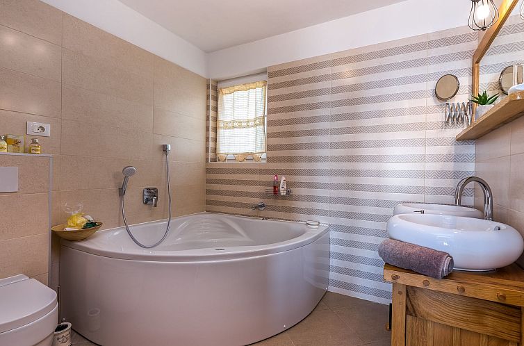 Vakantiehuis Meerblick Ferienvilla Haus Lucija mit Pool