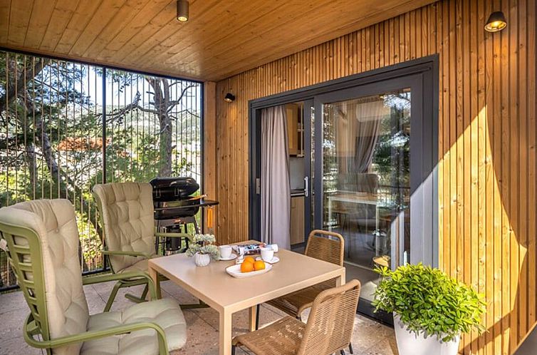 Hilltop Green Chalet