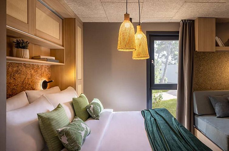 Hilltop Green Chalet