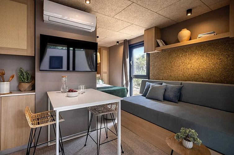 Hilltop Green Chalet