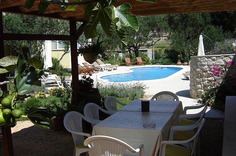 Appartement "Violet" mit Swimmingpool