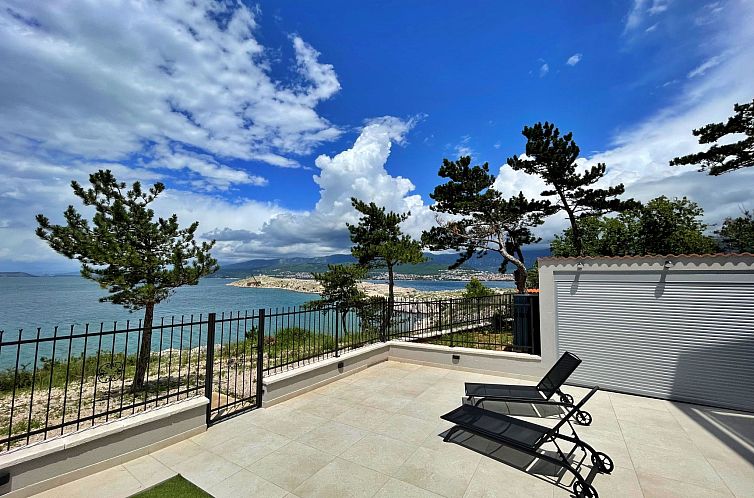 Guest house 1043250 - Apartment Kvarner - Appartement Apartment SeaLuxe mit Whirlpool