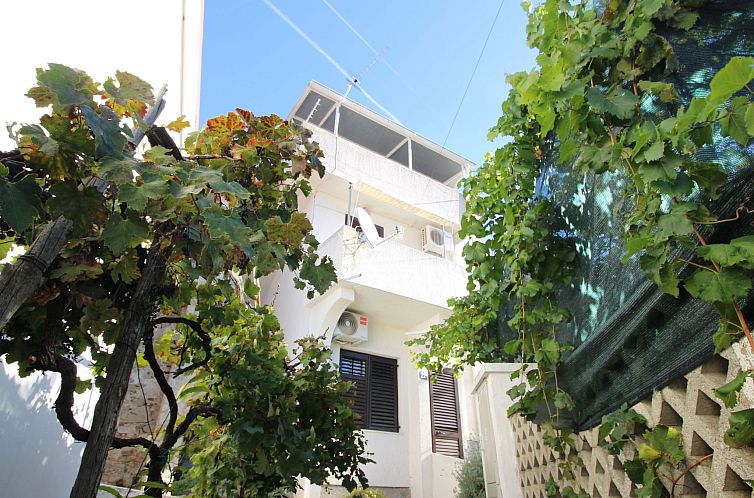 Appartement in Baška mit Terrasse