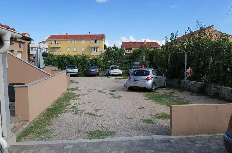 Vakantiehuis Renoviertes Ferienhaus in Baska mit Terrasse