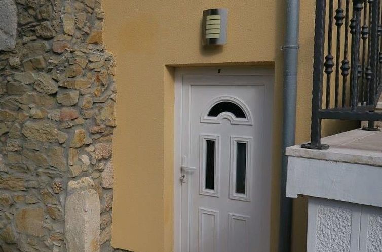 Vakantiehuis Renoviertes Ferienhaus in Baska mit Terrasse
