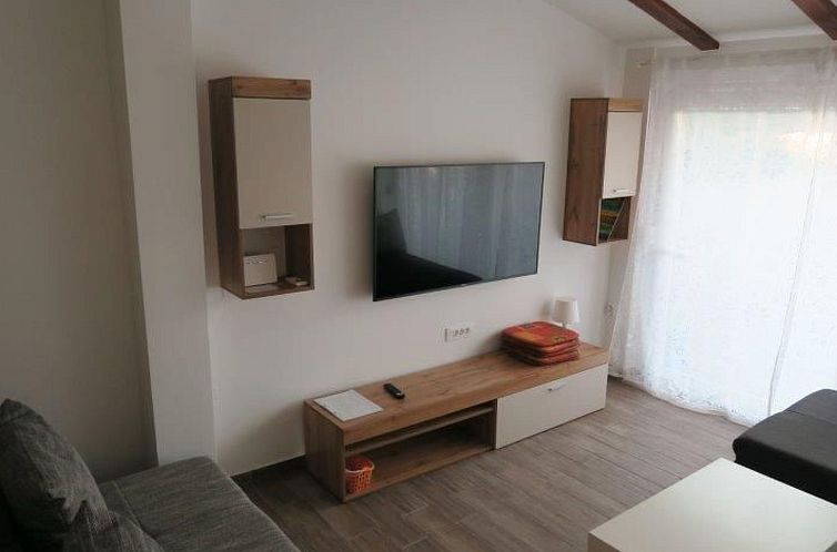 Vakantiehuis Renoviertes Ferienhaus in Baska mit Terrasse