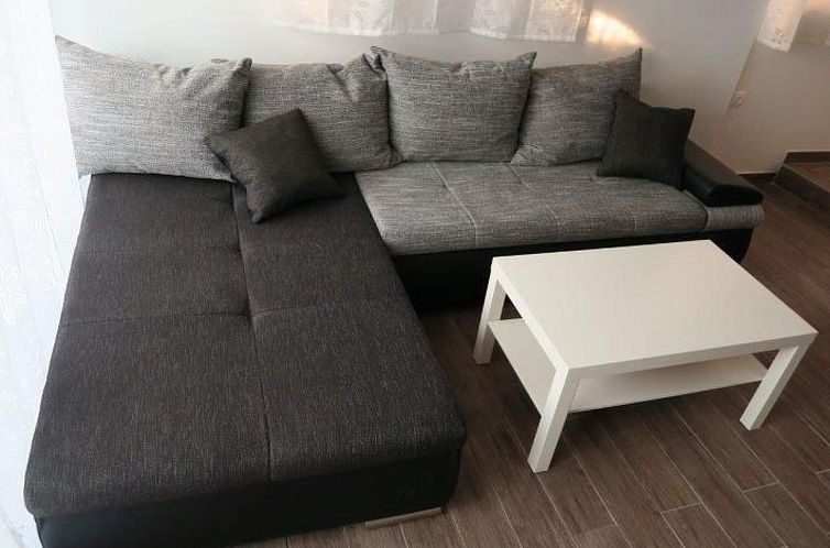 Vakantiehuis Renoviertes Ferienhaus in Baska mit Terrasse