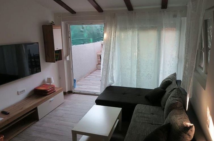 Vakantiehuis Renoviertes Ferienhaus in Baska mit Terrasse