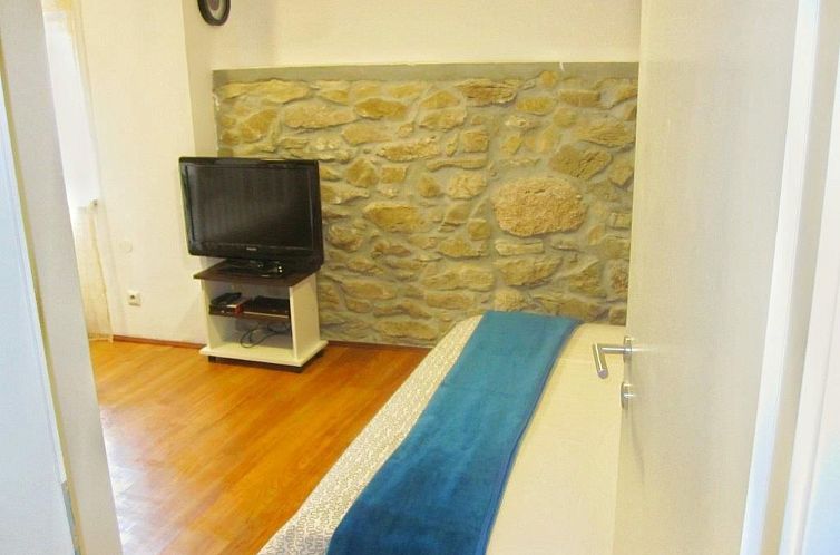 Vakantiehuis Renoviertes Ferienhaus in Baska mit Terrasse