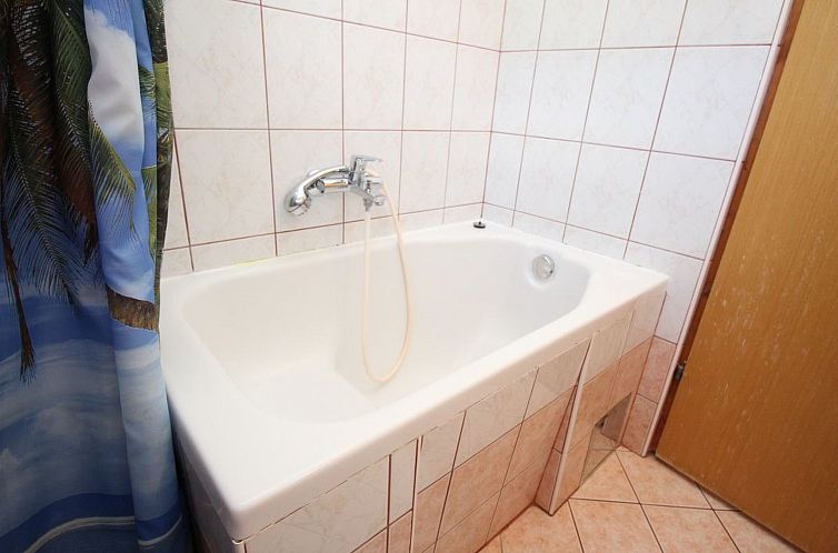 Appartement Charmantes Appartement in Baška mit Eigenem Bal
