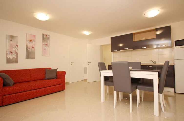 Appartement Nettes Appartement in Baška mit Gemeinsamer Ter