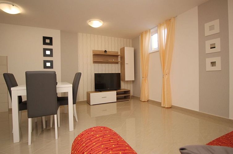 Appartement Nettes Appartement in Baška mit Gemeinsamer Ter