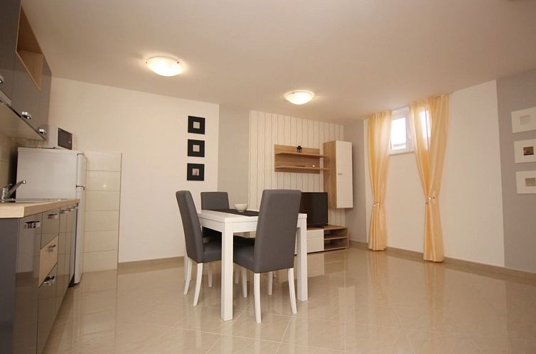 Appartement Nettes Appartement in Baška mit Gemeinsamer Ter