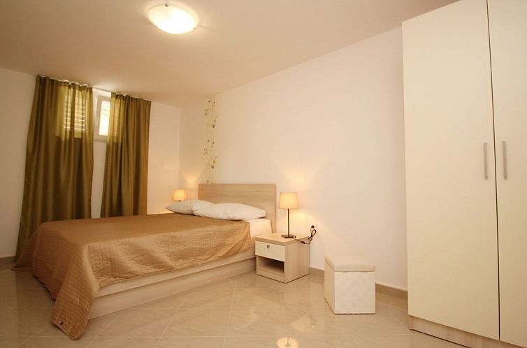Appartement Nettes Appartement in Baška mit Gemeinsamer Ter