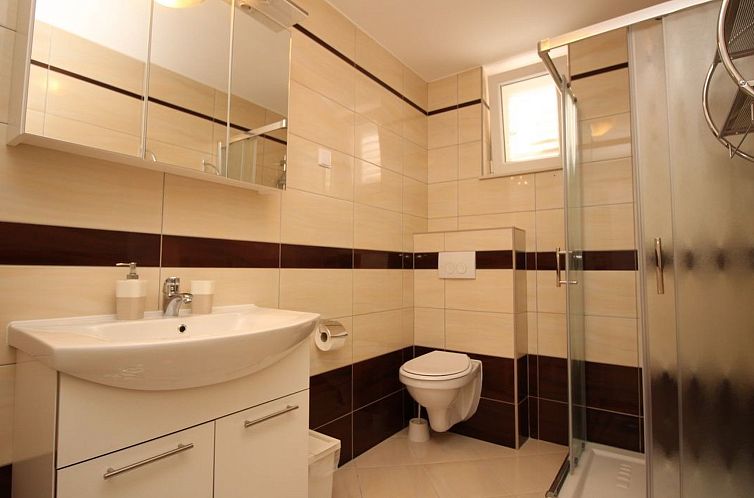Appartement Nettes Appartement in Baška mit Gemeinsamer Ter