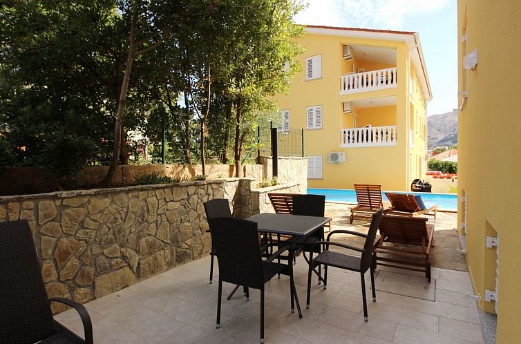 Appartement Nettes Appartement in Baška mit Gemeinsamer Ter