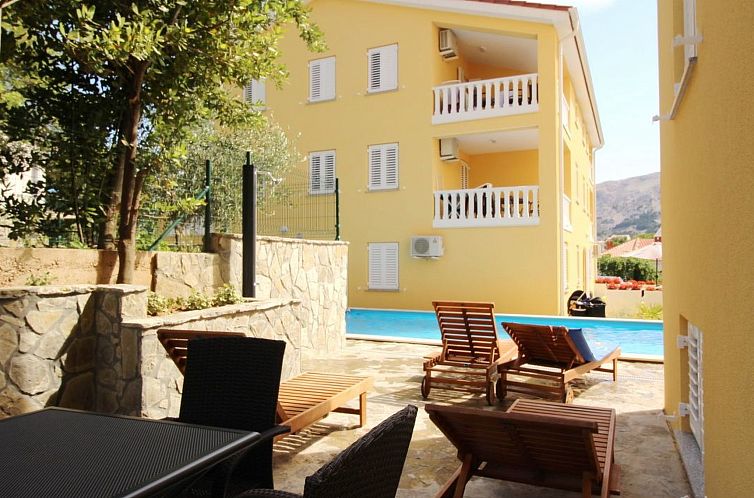 Appartement Nettes Appartement in Baška mit Gemeinsamer Ter