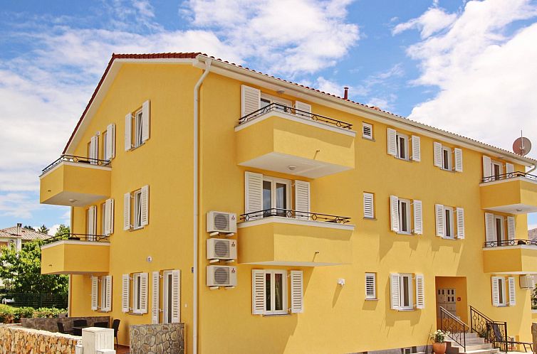 Appartement Nettes Appartement in Baška mit Gemeinsamer Ter