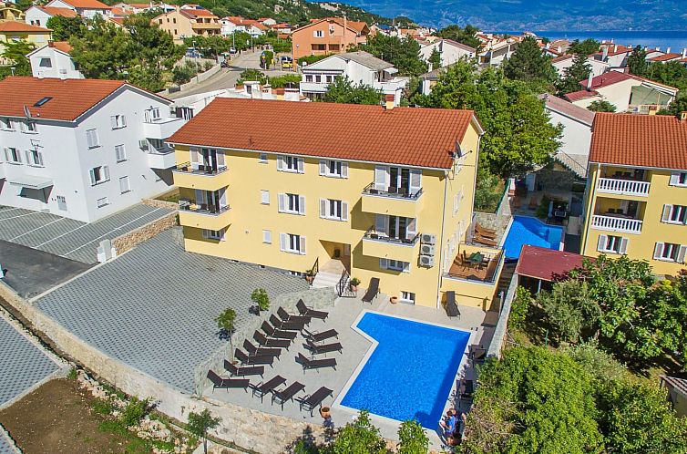 Appartement Nettes Appartement in Baška mit Gemeinsamer Ter