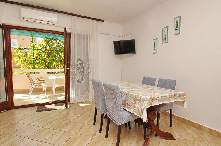 Appartement Charmante Wohnung in Baška mit Eigener Terrasse