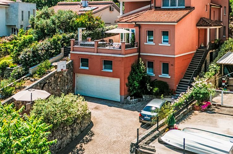 Appartement Modernes Apartment mit großer Terrasse und Gril