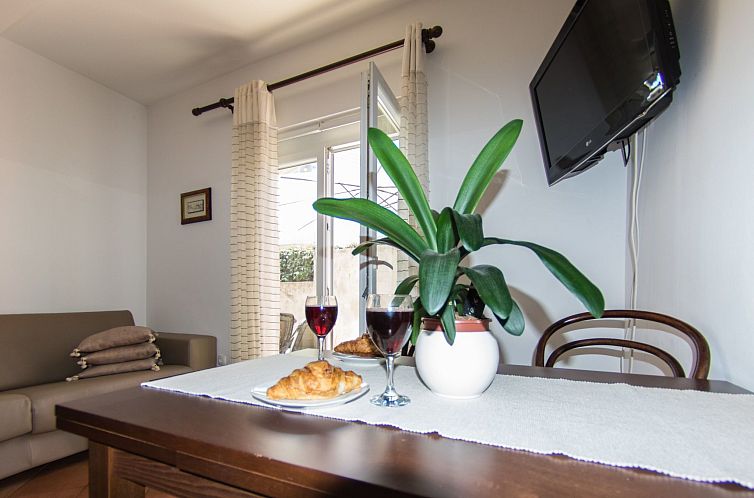 Appartement Modernes Apartment mit großer Terrasse und Gril