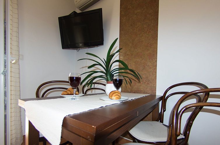 Appartement Modernes Apartment mit großer Terrasse und Gril