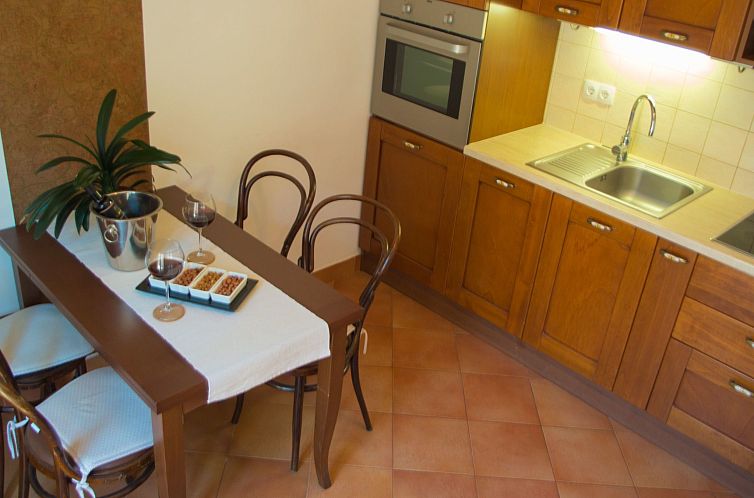 Appartement Modernes Apartment mit großer Terrasse und Gril