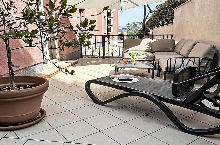 Appartement Modernes Apartment mit großer Terrasse und Gril