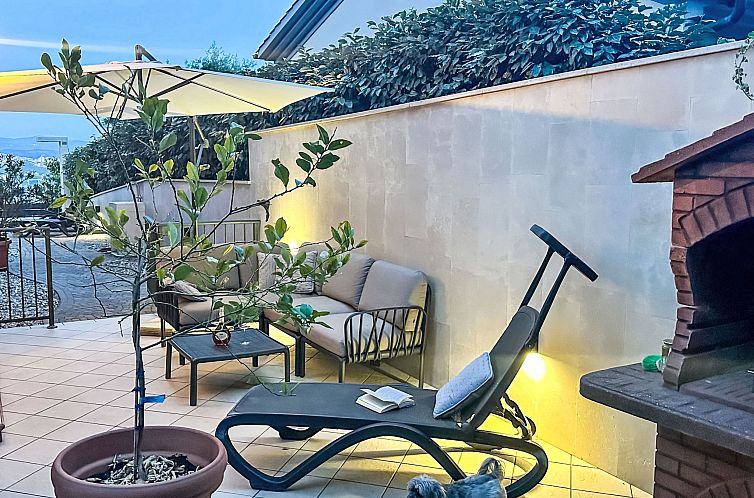 Appartement Modernes Apartment mit großer Terrasse und Gril