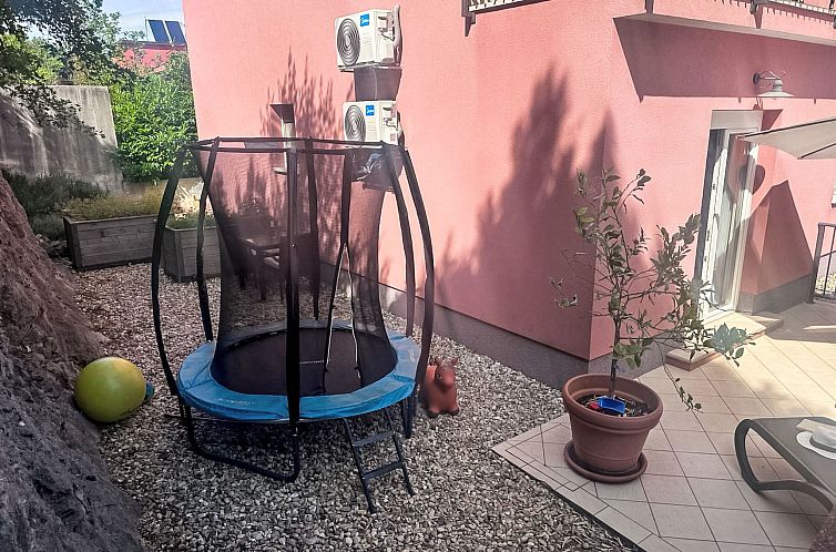 Appartement Modernes Apartment mit großer Terrasse und Gril