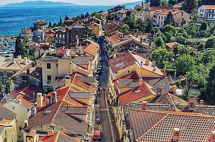 Appartement Modernes Apartment mit großer Terrasse und Gril