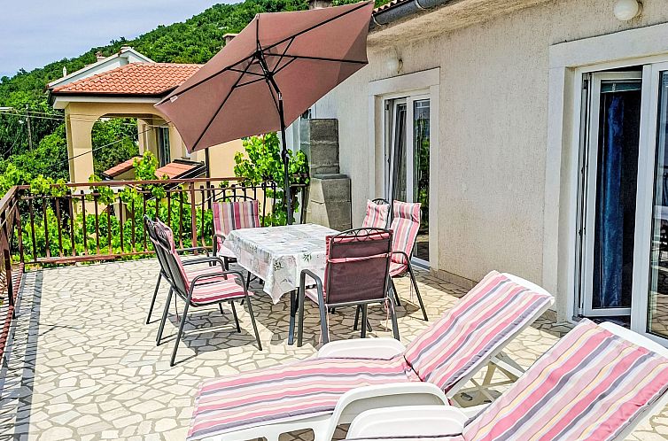 Appartement Gesamte Wohnung mit Terrasse und Meerblick
