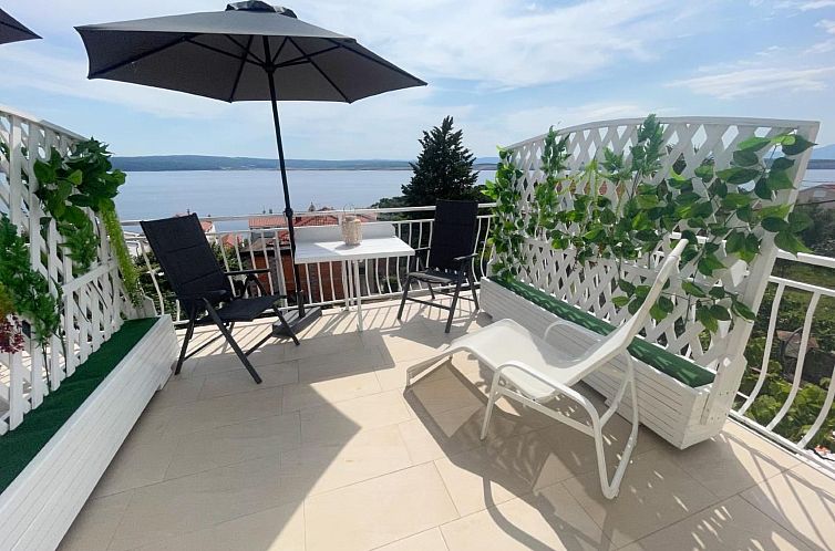 Appartement in Dramalj und Meerblick