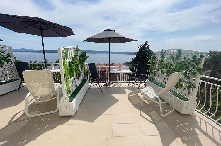 Appartement in Dramalj und Meerblick
