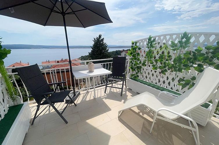 Appartement in Dramalj und Meerblick