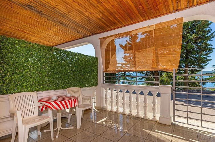 Appartement Wohnung in Dramalj mit Kleiner Terrasse