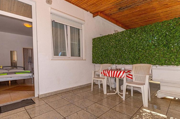 Appartement Wohnung in Dramalj mit Kleiner Terrasse