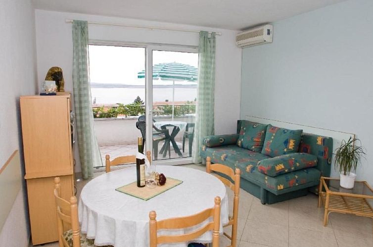 Appartement in Dramalj mit Terrasse