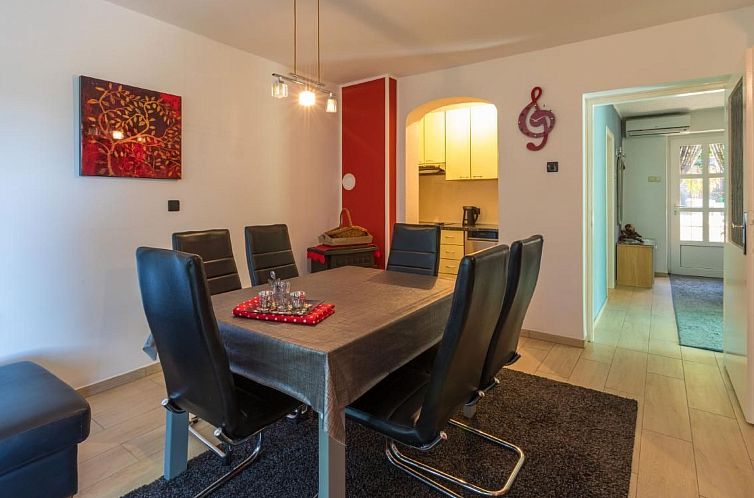 Appartement Appartement in Dramalj mit Terrasse und Grill