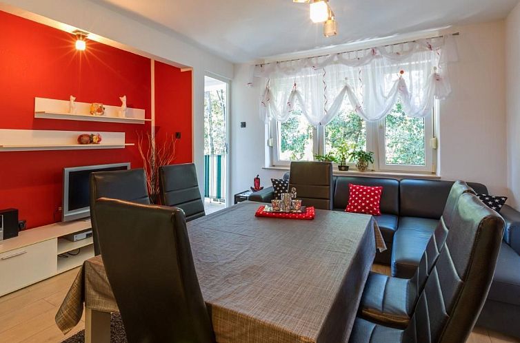 Appartement Appartement in Dramalj mit Terrasse und Grill