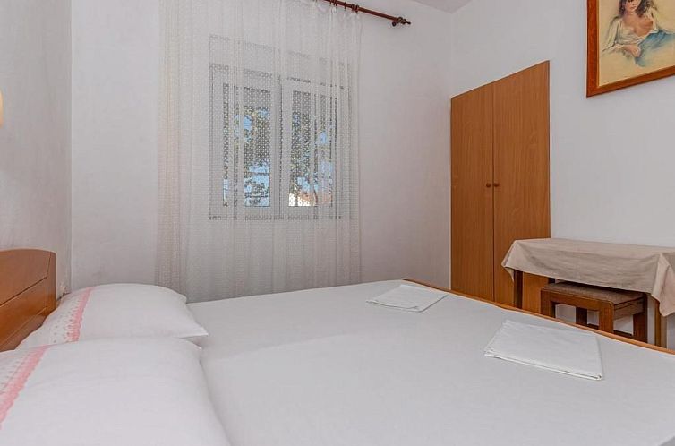 Appartement in Dramalj mit Terrasse und Grill