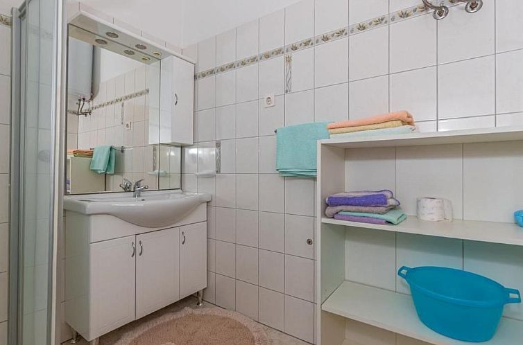 Appartement in Dramalj mit Terrasse und Grill