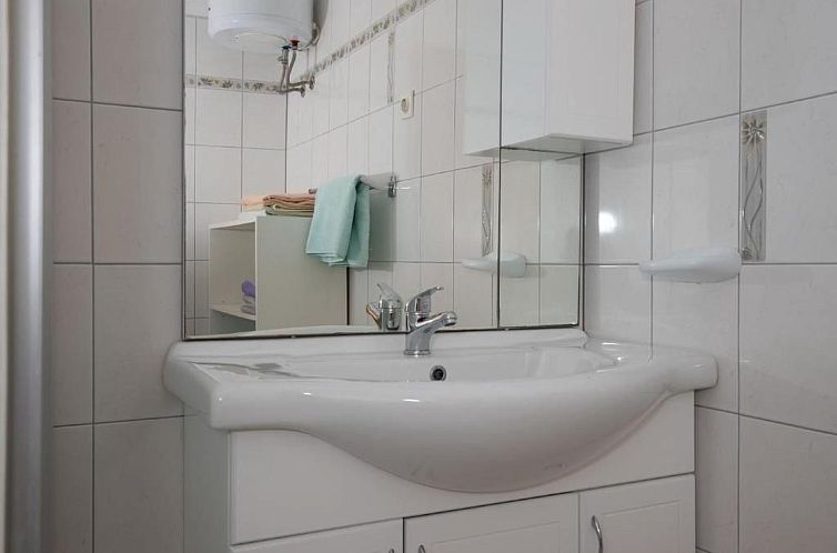 Appartement in Dramalj mit Terrasse und Grill