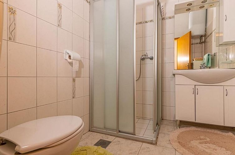 Appartement in Dramalj mit Terrasse und Grill