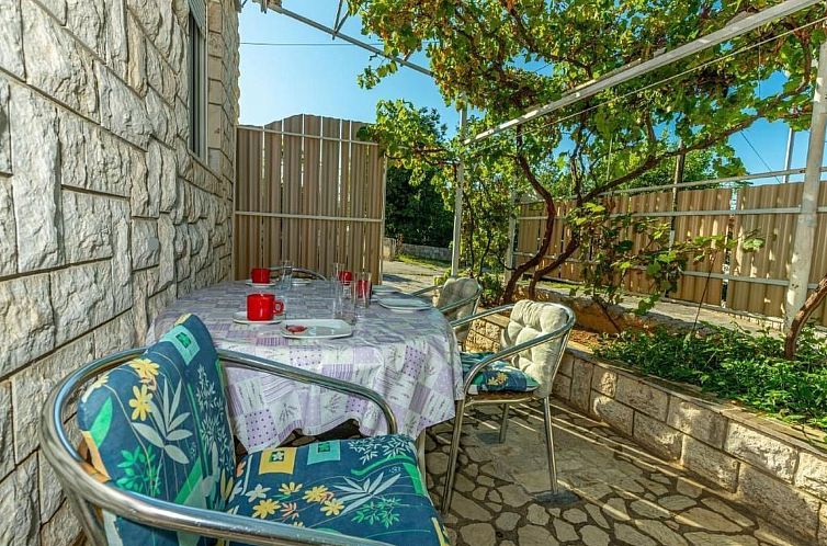 Appartement in Dramalj mit Terrasse und Grill