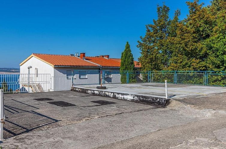 Appartement in Dramalj mit Terrasse und Grill