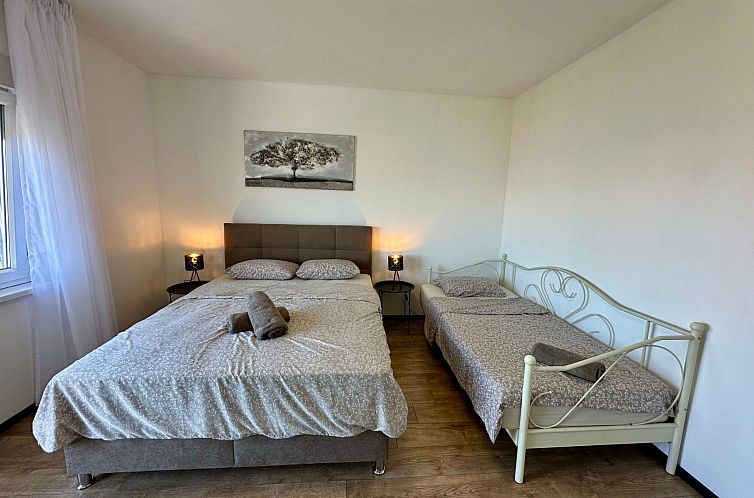 Appartement Wohnung in Dramalj mit Garten, Terrasse und Gril